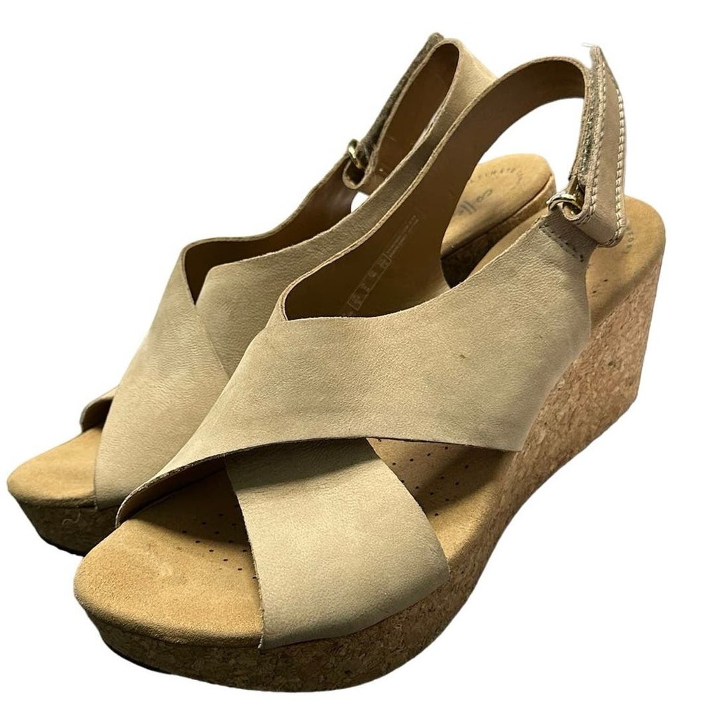 Clarks Collection Women's Size 9 Annadel Wedge Sandal Tan Beige Microsuede Cork